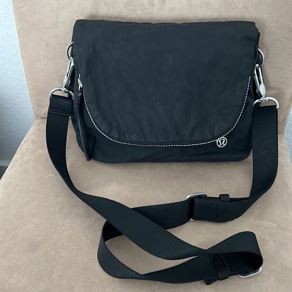Lululemon Black crossbody bag with detachable adjustable strap. Lots of pockets